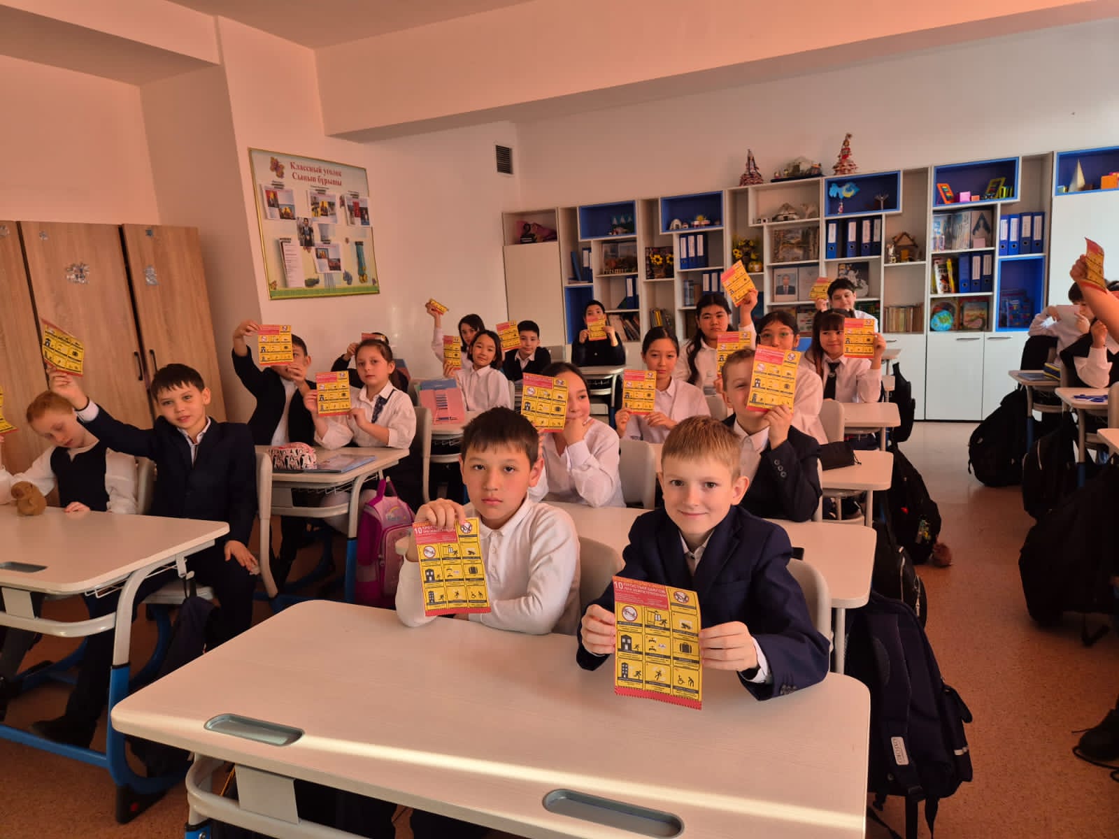 Сегодня,  проведены классные часы на тему: «Правила поведения при землетрясении», «Алгоритм действий при землетрясении».