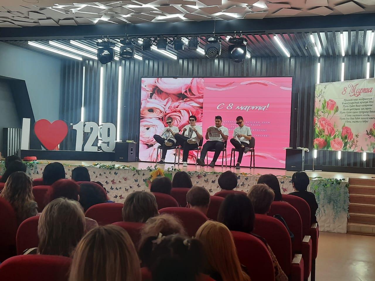 Құрметті Ұстаздар мен сұлу ханымдар!  Бүгін біз 8 наурыз Халықаралық әйелдер күніне арналған тамаша концерт өткіздік. 🌸 Бұл ән мен жырға, күлкі мен жылулыққа толы керемет кеш болды. Біз Сізге адалдығыңыз бен еңбегіңіз үшін, күн сайын бізге берген ша