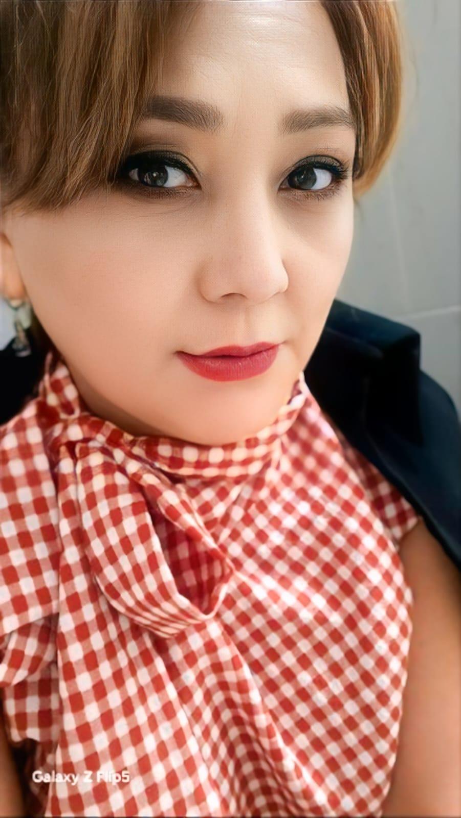 Директордың оқу ісі жөніндегі орынбасары, география пәнінің мұғалімі/Заместитель директора по учебной работе,  учитель географии - Ахметова Гулжамал Сериковна