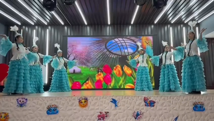 22 наурыз – Ұлыстың ұлы күні, парсы тілінен аударғанда "жаңа күн" (нау-жаңа, руз-күн) мағынасын білдіретін, көктемгі күн мен түннің теңелуін, табиғаттың жаңарғанын білдіретін түркі халықтарының ортақ мейрамы.